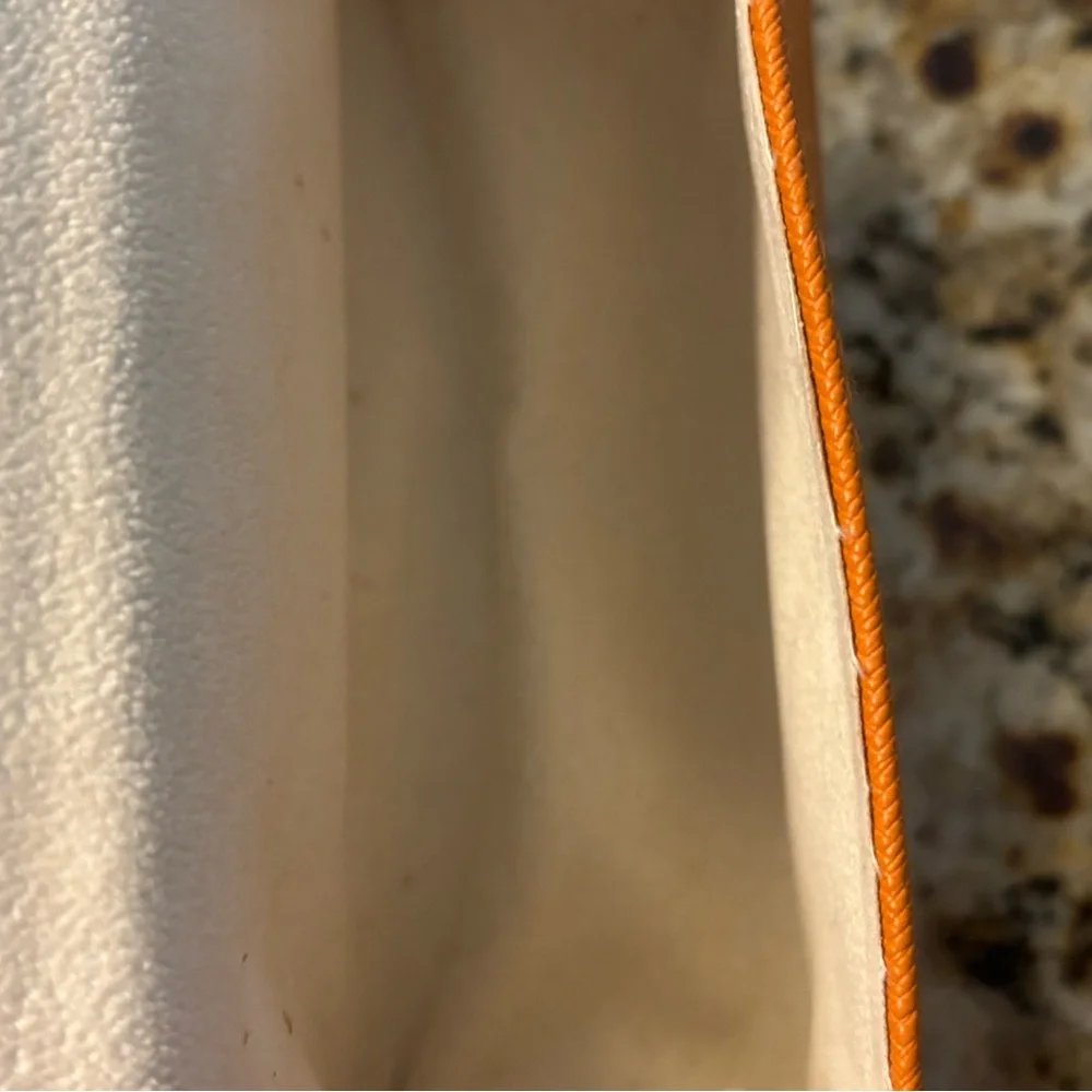 EUC Tory Burch Orange sunglasses case beautiful